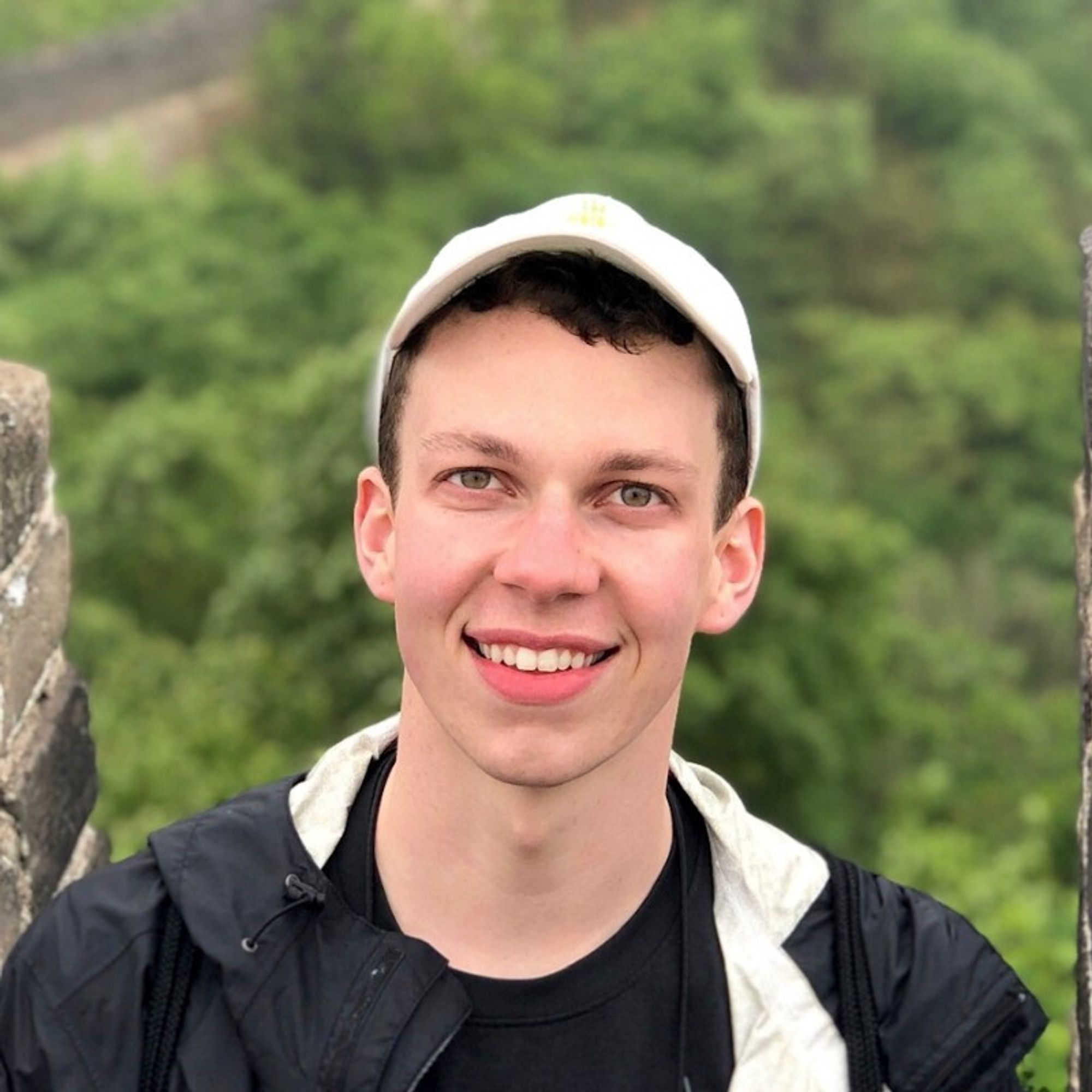 Andrew Hunt 
Software Engineer 
Prior Staff Engineer @Jumpstart and Airbnb • Enjoy singing/playing piano, and playing Smash (but much worse than Raymond) 