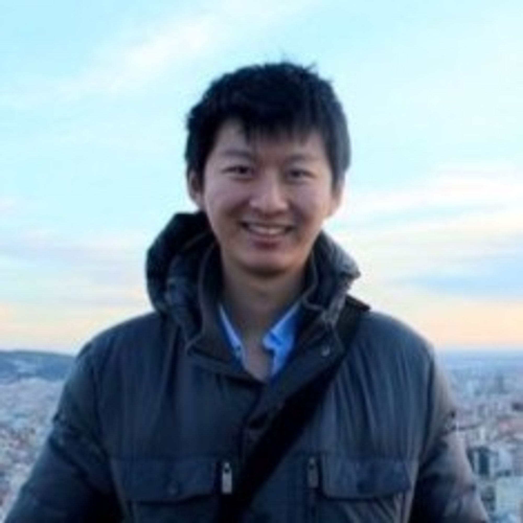 Lu Cheng 
Co-founder, CTO 
Prior Head of Eng. for Airbnb Experiences (70+ engineers and data scientists) • Loves cheesy bread